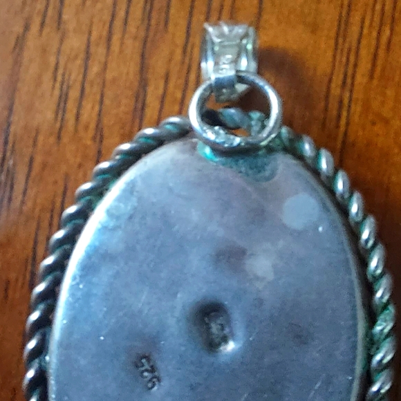 Vintage Avanturine Cabushon Pendant in Silver Bezzel. 2" - Picture 3 of 8